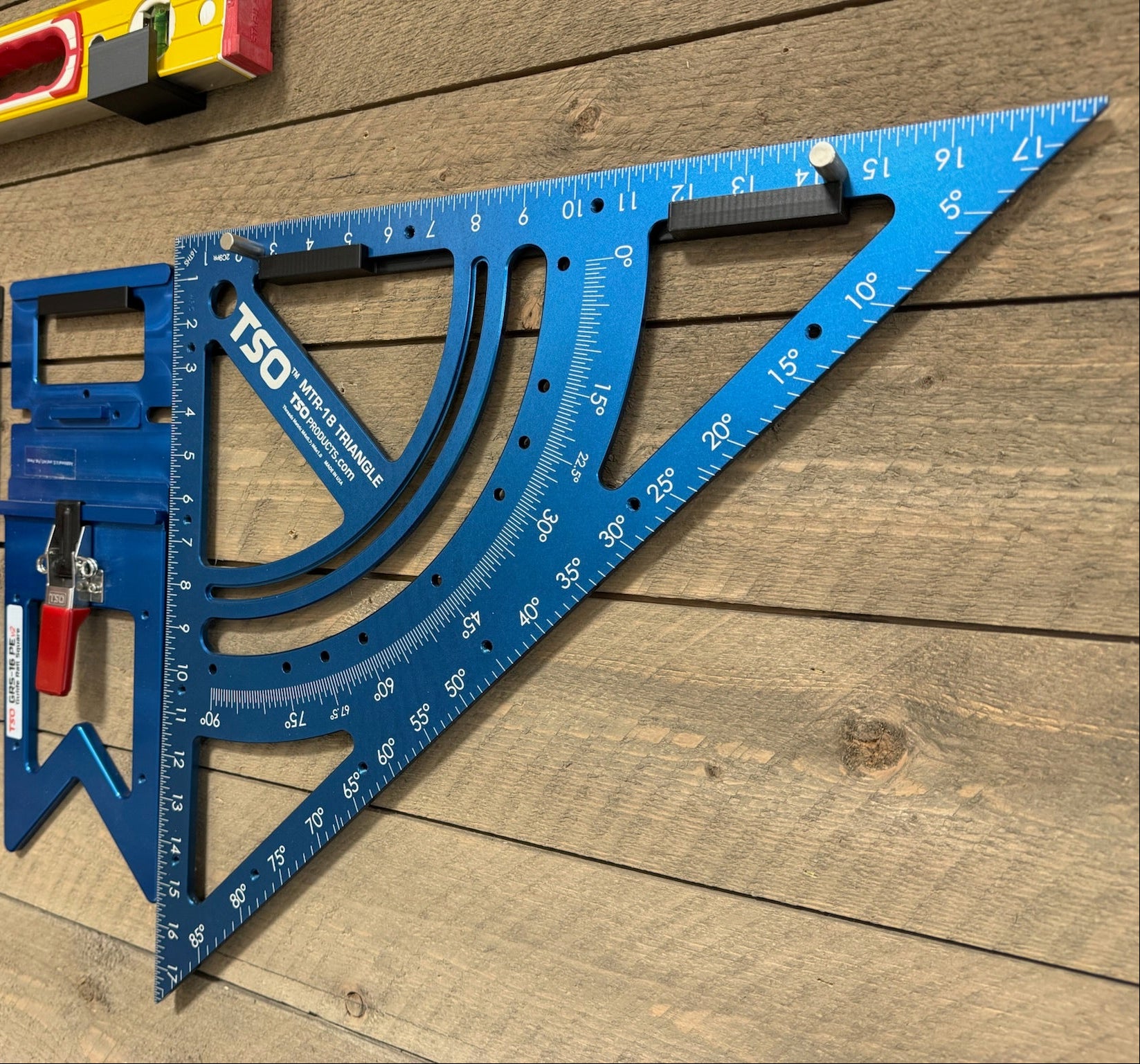 TSO MTR-18 - Triangle Hanger